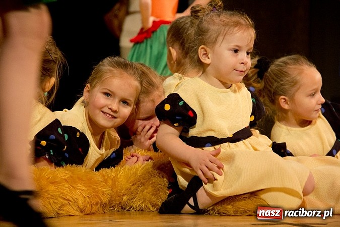 Zdjęcie w galerii na portalu naszraciborz.pl: Pełna widownia na świątecznym koncercie Źródła. Stowarzyszenie ma już 15 lat! wiadomości z regionu