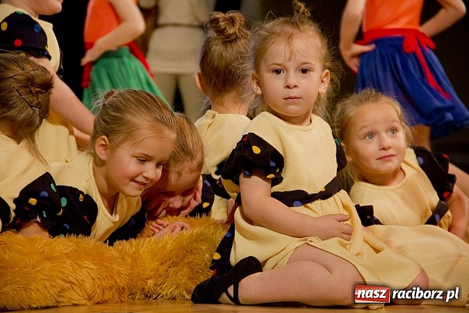 Zdjęcie w galerii na portalu naszraciborz.pl: Pełna widownia na świątecznym koncercie Źródła. Stowarzyszenie ma już 15 lat! wiadomości z regionu