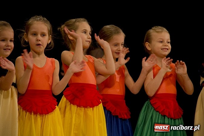 Zdjęcie w galerii na portalu naszraciborz.pl: Pełna widownia na świątecznym koncercie Źródła. Stowarzyszenie ma już 15 lat! wiadomości z regionu