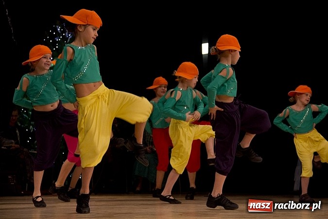 Zdjęcie w galerii na portalu naszraciborz.pl: Pełna widownia na świątecznym koncercie Źródła. Stowarzyszenie ma już 15 lat! wiadomości z regionu