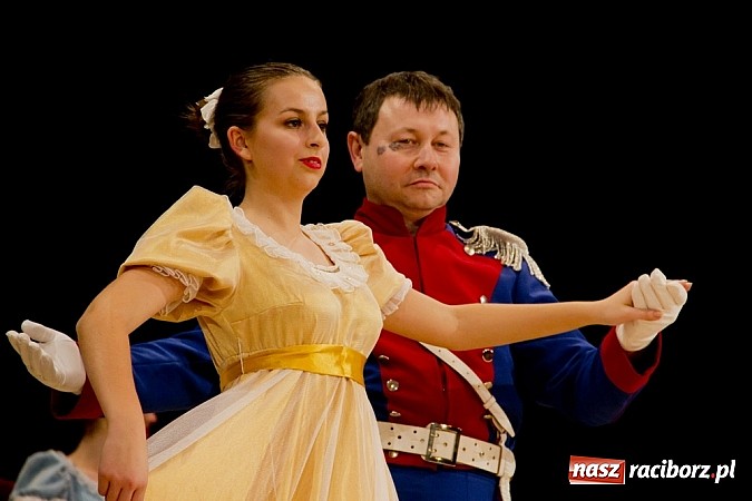 Zdjęcie w galerii na portalu naszraciborz.pl: Pełna widownia na świątecznym koncercie Źródła. Stowarzyszenie ma już 15 lat! wiadomości z regionu