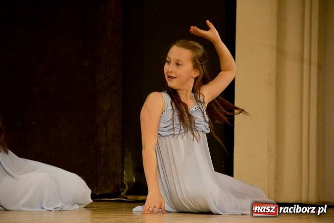 Zdjęcie w galerii na portalu naszraciborz.pl: Pełna widownia na świątecznym koncercie Źródła. Stowarzyszenie ma już 15 lat! wiadomości z regionu