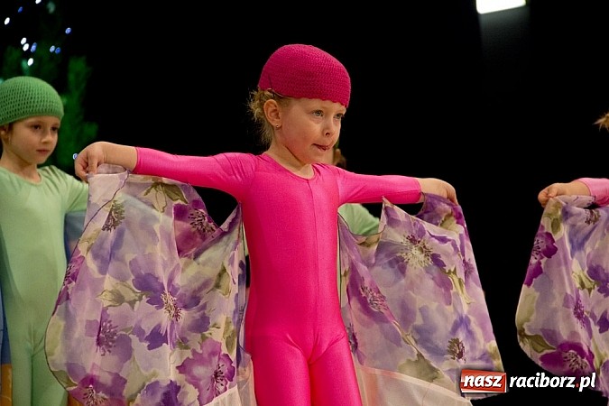 Zdjęcie w galerii na portalu naszraciborz.pl: Pełna widownia na świątecznym koncercie Źródła. Stowarzyszenie ma już 15 lat! wiadomości z regionu