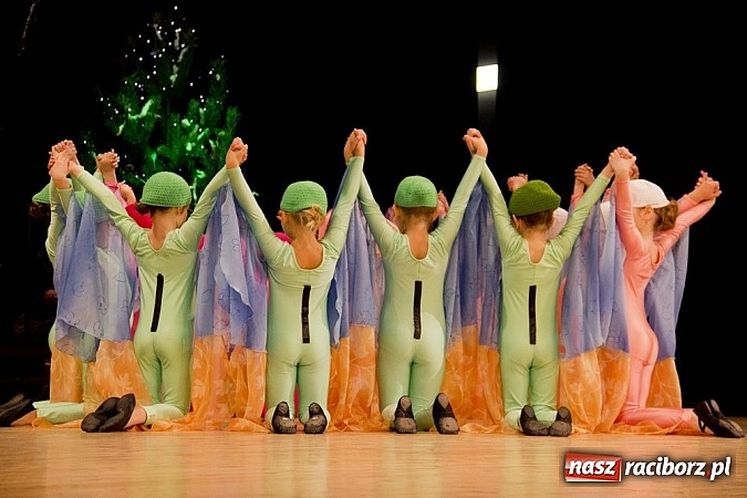 Zdjęcie w galerii na portalu naszraciborz.pl: Pełna widownia na świątecznym koncercie Źródła. Stowarzyszenie ma już 15 lat! wiadomości z regionu