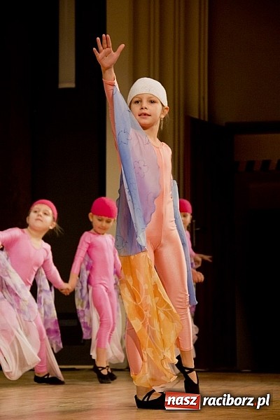 Zdjęcie w galerii na portalu naszraciborz.pl: Pełna widownia na świątecznym koncercie Źródła. Stowarzyszenie ma już 15 lat! wiadomości z regionu