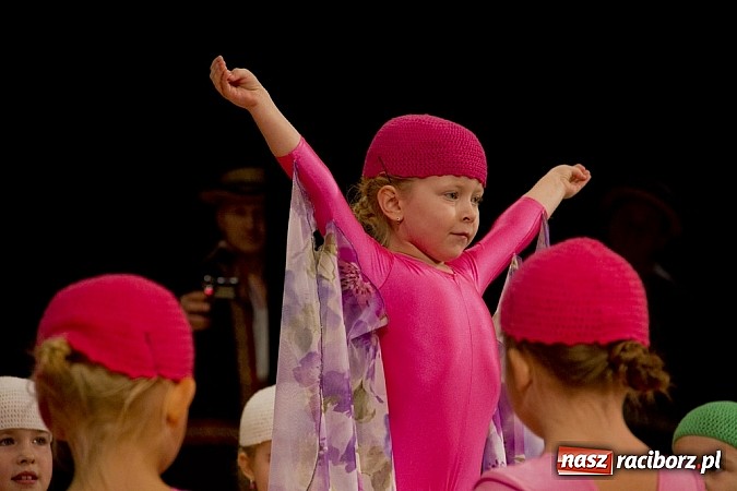 Zdjęcie w galerii na portalu naszraciborz.pl: Pełna widownia na świątecznym koncercie Źródła. Stowarzyszenie ma już 15 lat! wiadomości z regionu