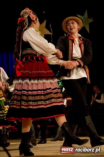 Zdjęcie w galerii na portalu naszraciborz.pl: Pełna widownia na świątecznym koncercie Źródła. Stowarzyszenie ma już 15 lat! wiadomości z regionu