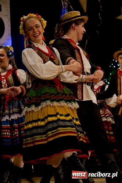 Zdjęcie w galerii na portalu naszraciborz.pl: Pełna widownia na świątecznym koncercie Źródła. Stowarzyszenie ma już 15 lat! wiadomości z regionu