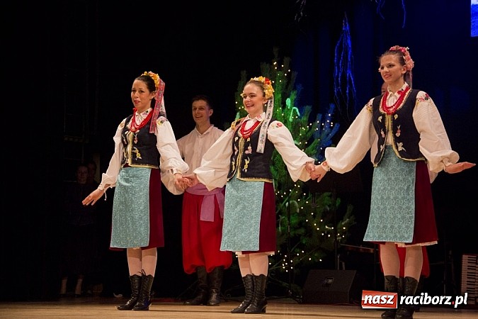 Zdjęcie w galerii na portalu naszraciborz.pl: Pełna widownia na świątecznym koncercie Źródła. Stowarzyszenie ma już 15 lat! wiadomości z regionu