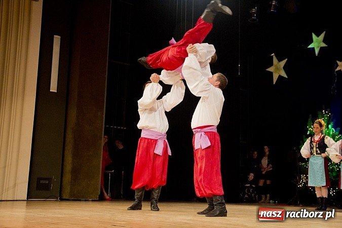 Zdjęcie w galerii na portalu naszraciborz.pl: Pełna widownia na świątecznym koncercie Źródła. Stowarzyszenie ma już 15 lat! wiadomości z regionu