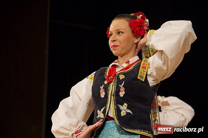 Zdjęcie w galerii na portalu naszraciborz.pl: Pełna widownia na świątecznym koncercie Źródła. Stowarzyszenie ma już 15 lat! wiadomości z regionu