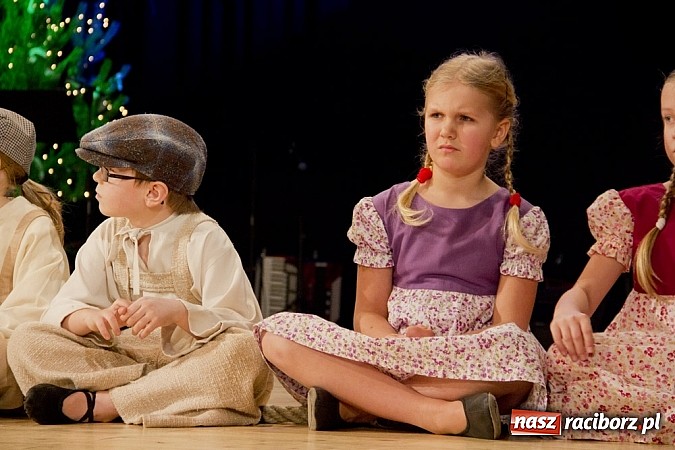 Zdjęcie w galerii na portalu naszraciborz.pl: Pełna widownia na świątecznym koncercie Źródła. Stowarzyszenie ma już 15 lat! wiadomości z regionu