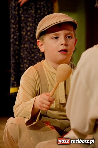 Zdjęcie w galerii na portalu naszraciborz.pl: Pełna widownia na świątecznym koncercie Źródła. Stowarzyszenie ma już 15 lat! wiadomości z regionu