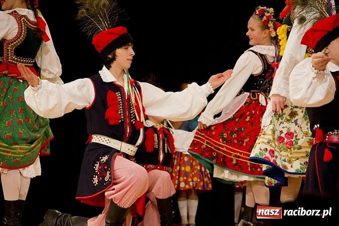 Zdjęcie w galerii na portalu naszraciborz.pl: Pełna widownia na świątecznym koncercie Źródła. Stowarzyszenie ma już 15 lat! wiadomości z regionu