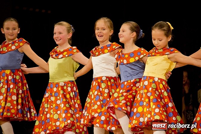 Zdjęcie w galerii na portalu naszraciborz.pl: Pełna widownia na świątecznym koncercie Źródła. Stowarzyszenie ma już 15 lat! wiadomości z regionu