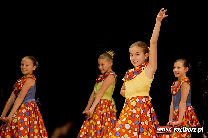 Zdjęcie w galerii na portalu naszraciborz.pl: Pełna widownia na świątecznym koncercie Źródła. Stowarzyszenie ma już 15 lat! wiadomości z regionu