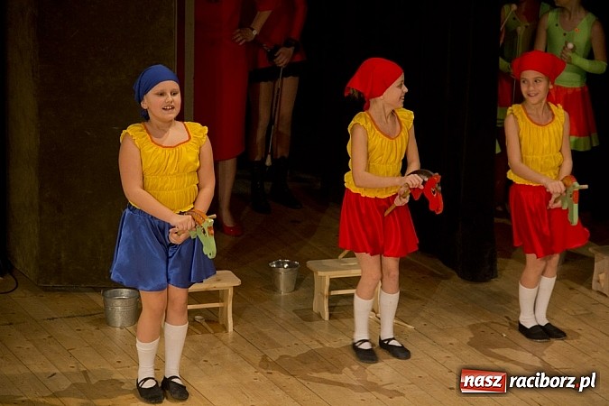 Zdjęcie w galerii na portalu naszraciborz.pl: Pełna widownia na świątecznym koncercie Źródła. Stowarzyszenie ma już 15 lat! wiadomości z regionu