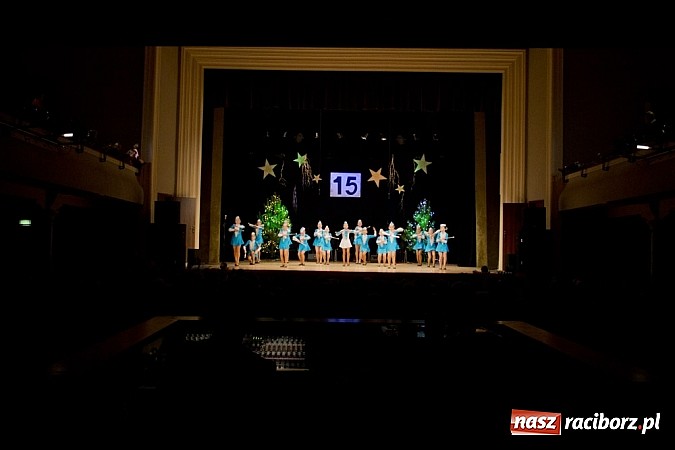 Zdjęcie w galerii na portalu naszraciborz.pl: Pełna widownia na świątecznym koncercie Źródła. Stowarzyszenie ma już 15 lat! wiadomości z regionu