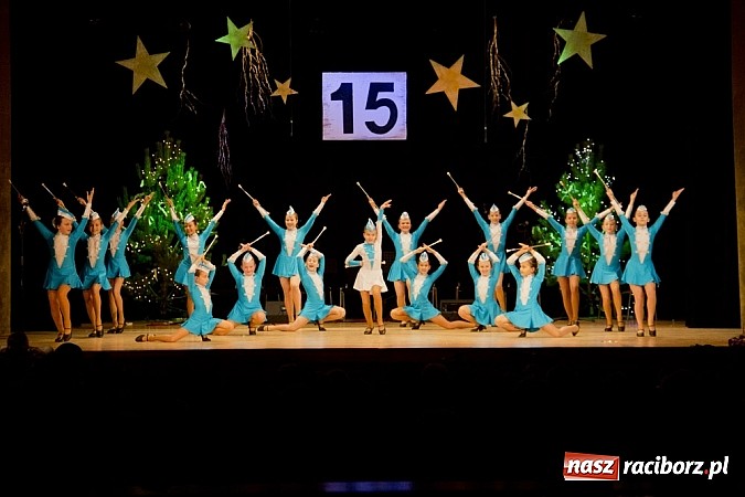 Zdjęcie w galerii na portalu naszraciborz.pl: Pełna widownia na świątecznym koncercie Źródła. Stowarzyszenie ma już 15 lat! wiadomości z regionu