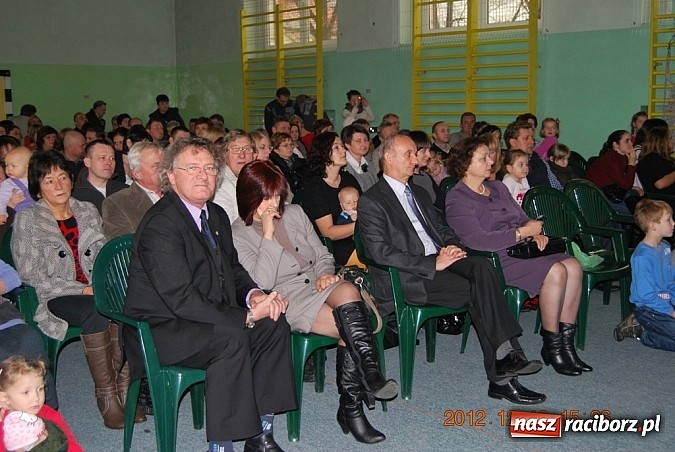 Zdjęcie w galerii na portalu naszraciborz.pl: Pierwszy świąteczny kiermasz w nowej hali wiadomości z regionu