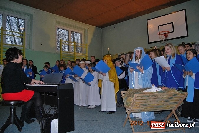 Zdjęcie w galerii na portalu naszraciborz.pl: Pierwszy świąteczny kiermasz w nowej hali wiadomości z regionu