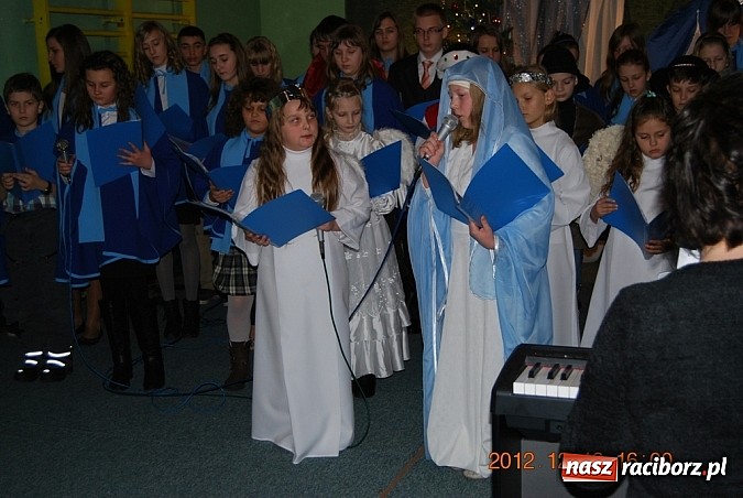 Zdjęcie w galerii na portalu naszraciborz.pl: Pierwszy świąteczny kiermasz w nowej hali wiadomości z regionu