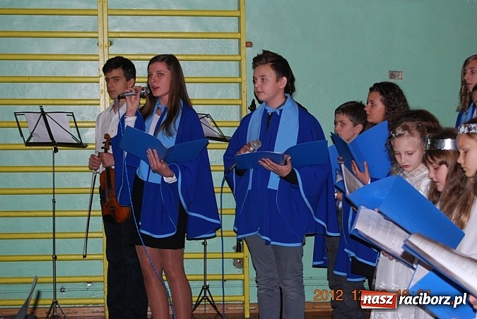 Zdjęcie w galerii na portalu naszraciborz.pl: Pierwszy świąteczny kiermasz w nowej hali wiadomości z regionu