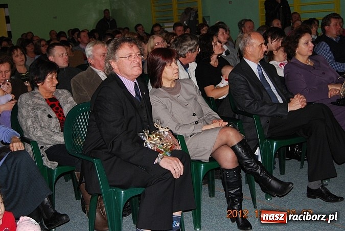 Zdjęcie w galerii na portalu naszraciborz.pl: Pierwszy świąteczny kiermasz w nowej hali wiadomości z regionu