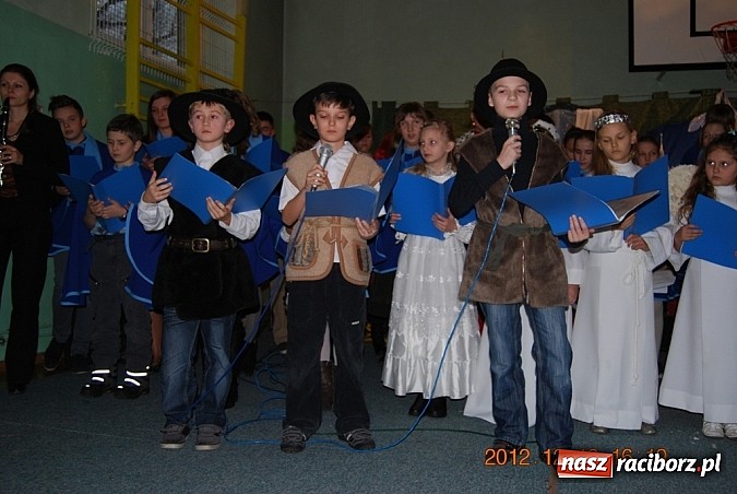 Zdjęcie w galerii na portalu naszraciborz.pl: Pierwszy świąteczny kiermasz w nowej hali wiadomości z regionu