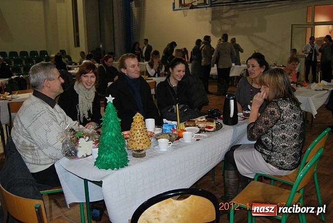 Zdjęcie w galerii na portalu naszraciborz.pl: Pierwszy świąteczny kiermasz w nowej hali wiadomości z regionu