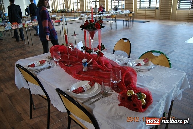 Zdjęcie w galerii na portalu naszraciborz.pl: Pierwszy świąteczny kiermasz w nowej hali wiadomości z regionu