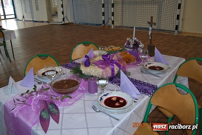 Zdjęcie w galerii na portalu naszraciborz.pl: Pierwszy świąteczny kiermasz w nowej hali wiadomości z regionu