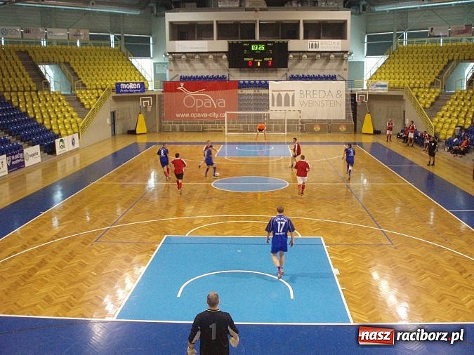 Zdjęcie w galerii na portalu naszraciborz.pl: Nasi policjanci zagrali w turnieju w Opawie wiadomości z regionu