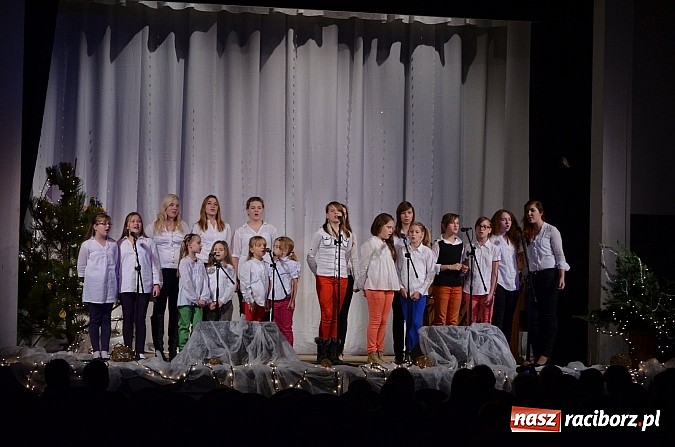 Zdjęcie w galerii na portalu naszraciborz.pl: Świątecznie w RCK-u z Perspektywą wiadomości z regionu