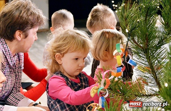 Zdjęcie w galerii na portalu naszraciborz.pl: Świątecznie w RCK-u z Perspektywą wiadomości z regionu