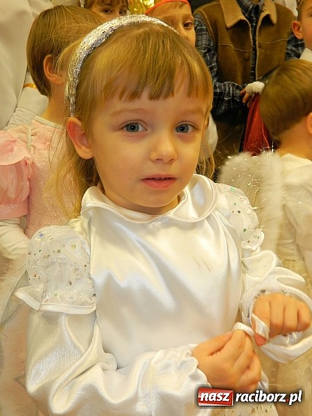 Zdjęcie w galerii na portalu naszraciborz.pl: Mali kolędnicy zaśpiewali staroście oraz w ratuszu wiadomości z regionu