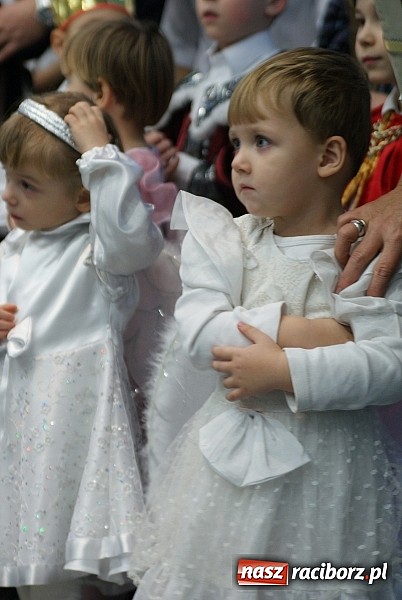 Zdjęcie w galerii na portalu naszraciborz.pl: Mali kolędnicy zaśpiewali staroście oraz w ratuszu wiadomości z regionu