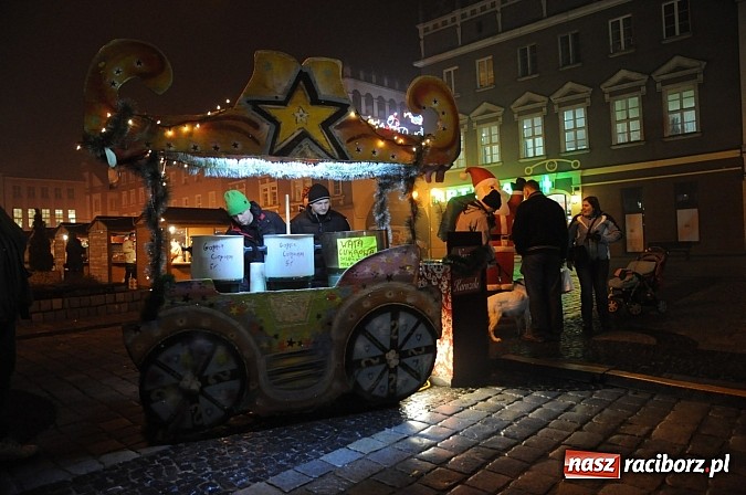 Zdjęcie w galerii na portalu naszraciborz.pl: Świąteczny jarmark na Rynku - wiktoriańska karuzela i dziesiątki stoisk wiadomości z regionu