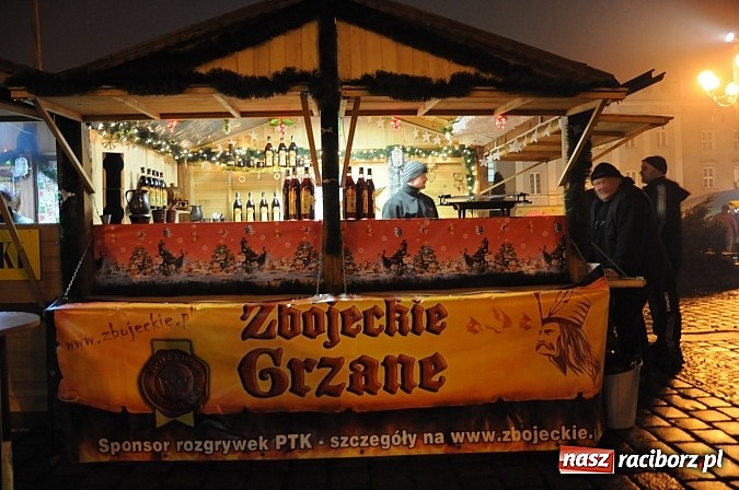 Zdjęcie w galerii na portalu naszraciborz.pl: Świąteczny jarmark na Rynku - wiktoriańska karuzela i dziesiątki stoisk wiadomości z regionu