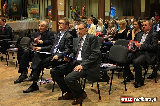 Zdjęcie w galerii na portalu naszraciborz.pl: Otrzymali laptopy za najlepsze biznesplany wiadomości z regionu