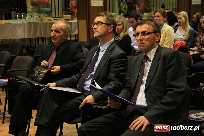 Zdjęcie w galerii na portalu naszraciborz.pl: Otrzymali laptopy za najlepsze biznesplany wiadomości z regionu