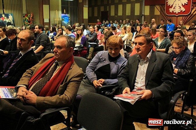 Zdjęcie w galerii na portalu naszraciborz.pl: Otrzymali laptopy za najlepsze biznesplany wiadomości z regionu