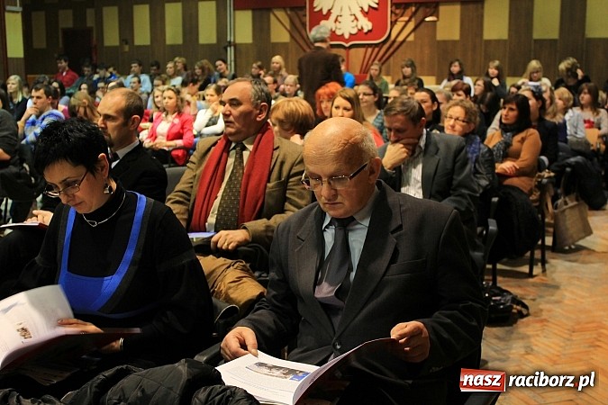 Zdjęcie w galerii na portalu naszraciborz.pl: Otrzymali laptopy za najlepsze biznesplany wiadomości z regionu