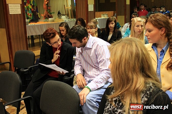 Zdjęcie w galerii na portalu naszraciborz.pl: Otrzymali laptopy za najlepsze biznesplany wiadomości z regionu