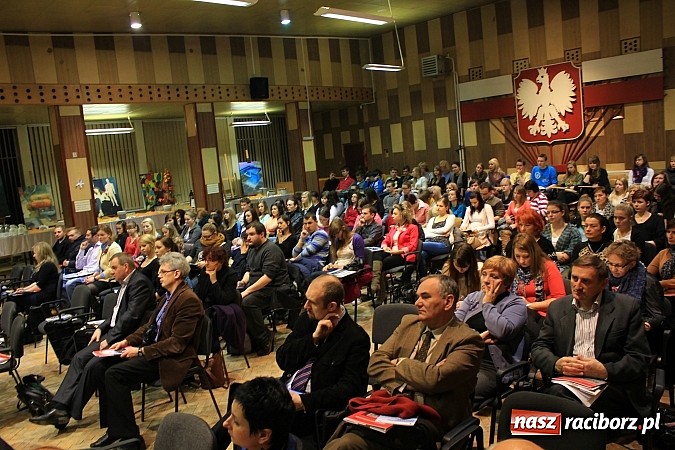 Zdjęcie w galerii na portalu naszraciborz.pl: Otrzymali laptopy za najlepsze biznesplany wiadomości z regionu