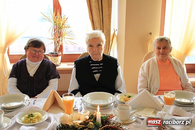 Zdjęcie w galerii na portalu naszraciborz.pl: Wigilijny posiłek dla samotnych wiadomości z regionu
