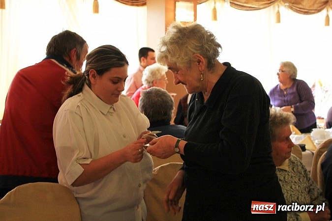 Zdjęcie w galerii na portalu naszraciborz.pl: Wigilijny posiłek dla samotnych wiadomości z regionu
