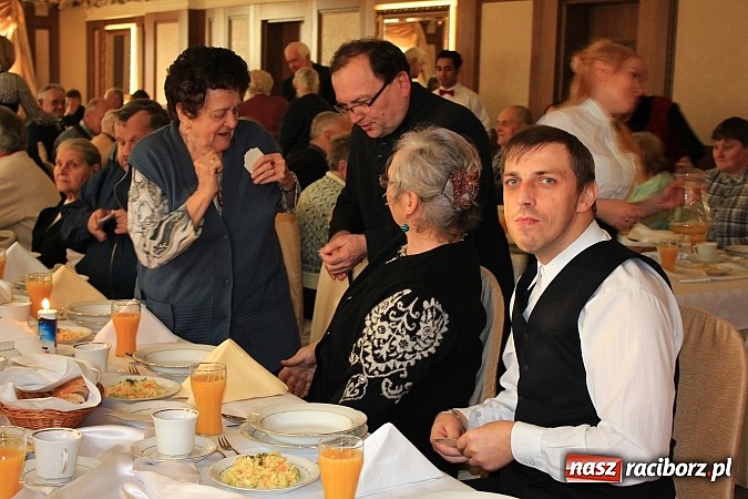 Zdjęcie w galerii na portalu naszraciborz.pl: Wigilijny posiłek dla samotnych wiadomości z regionu