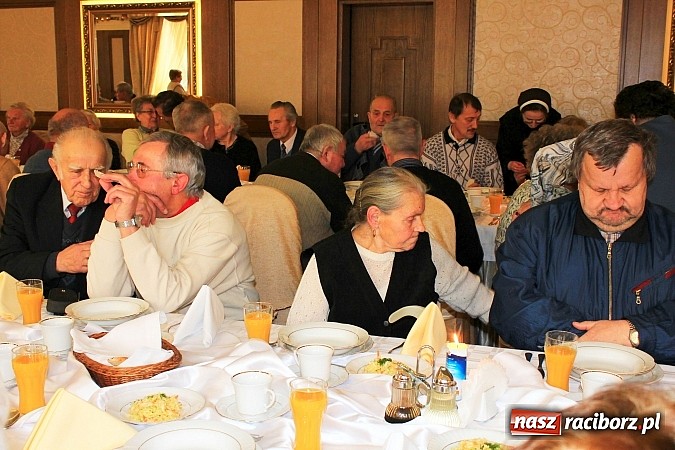 Zdjęcie w galerii na portalu naszraciborz.pl: Wigilijny posiłek dla samotnych wiadomości z regionu