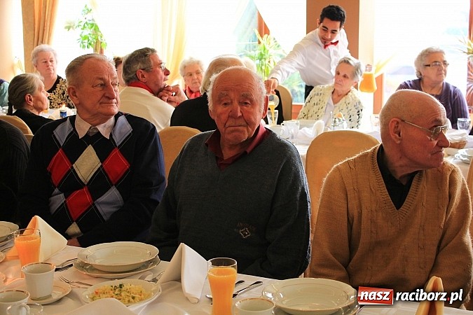 Zdjęcie w galerii na portalu naszraciborz.pl: Wigilijny posiłek dla samotnych wiadomości z regionu